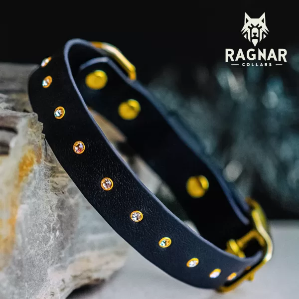 Ръчно изработени нашийници с камъчета от PVC уебинг – Ragnar Collars